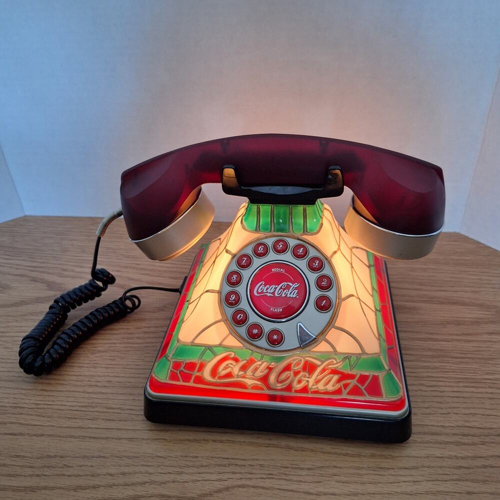 VTG 2001 Coca Cola Stained Glass Look Light Up Telephone Polyconcept Works EUC